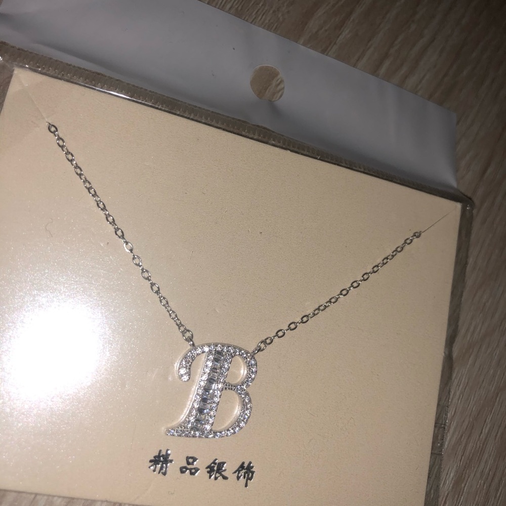 ✨Sparkly Silver “B” Necklace ✨